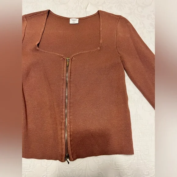 Abercrombie Long Sleeve Zip Front Crop Top - Picture 2 of 5